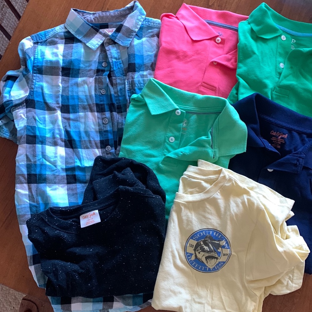 Set of 7 name brand shirts in size 12-14 boys, excellent used condition.